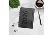 Calendar - Mayland A6 ugekalender højformat matsort genbrugskarton 2026 - 16201120